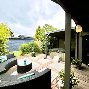 Buddha Style Family House & Jacuzzi & Sauna Near Amsterdam , Vijfhuizen Netherlands